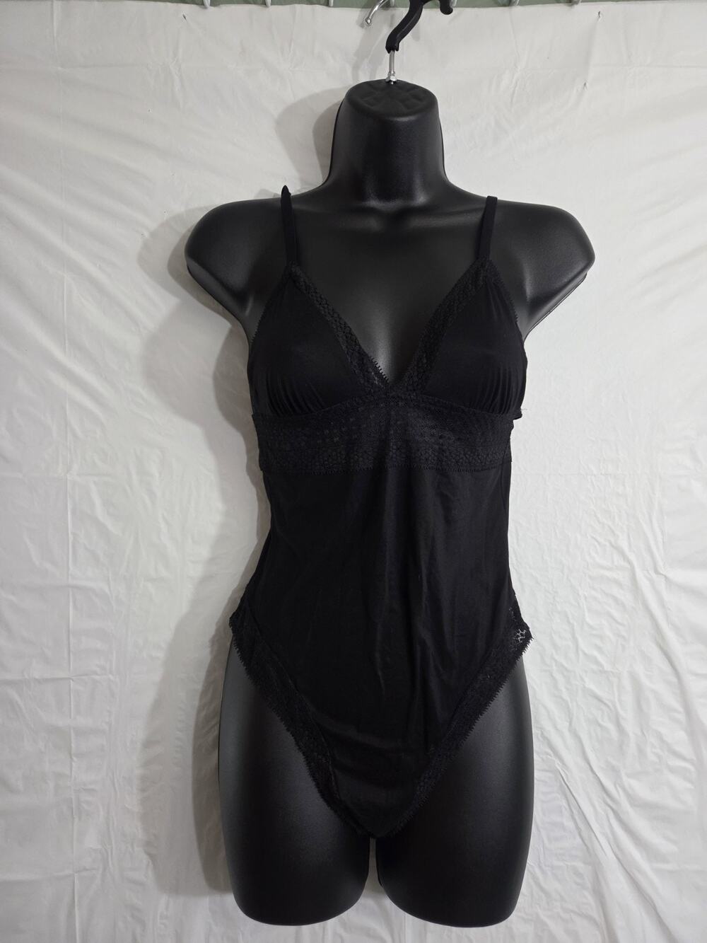 Victoria's Secret Lingerie Size M Black Lace Sexy Sultry Adjustable Straps